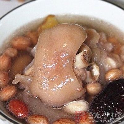 大棗豬腳花生湯的做法