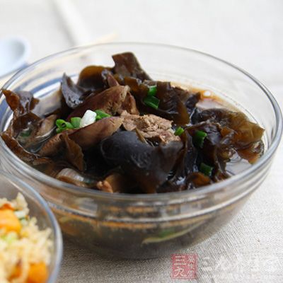 黑木耳雞肝湯