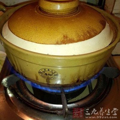 先用大火煮開