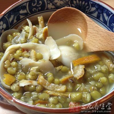 綠豆性寒,味甘,入脾、胃經,能清熱解毒 綠豆性寒,味甘,入脾、胃經,能清熱解毒