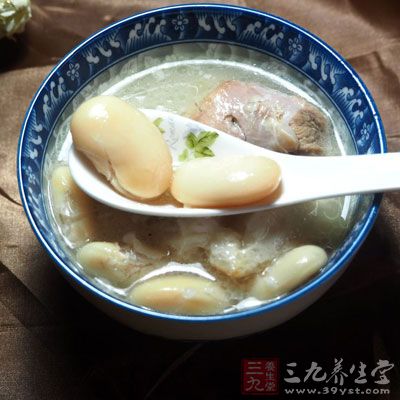 豬蹄筋黃豆湯適用於氣血不足引起的乳房平坦不豐 豬蹄筋黃豆湯適用於氣血不足引起的乳房平坦不豐