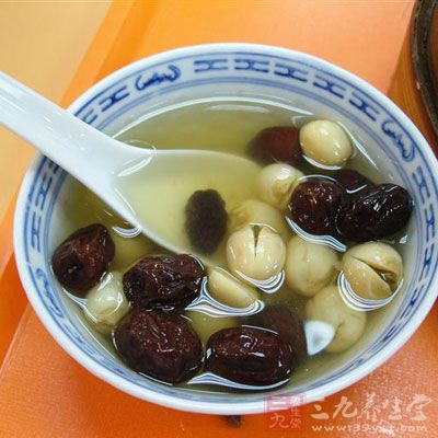 紅棗蓮子湯有生津、益氣、補腦、強心之功效 紅棗蓮子湯有生津、益氣、補腦、強心之功效