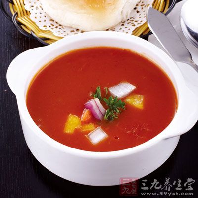 做羅宋湯必不可少的是牛肉、番茄、甜菜、鹽、糖 做羅宋湯必不可少的是牛肉、番茄、甜菜、鹽、糖