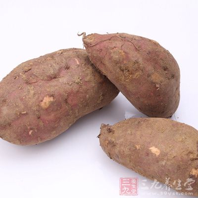 蕃薯下蒸鍋裡蒸
