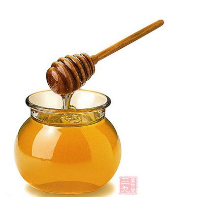 每天喝一小杯蜂王漿可以補充雌性激素