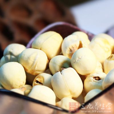 材料:蓮子15克,人參10克,冰糖30克 材料:蓮子15克,人參10克,冰糖30克