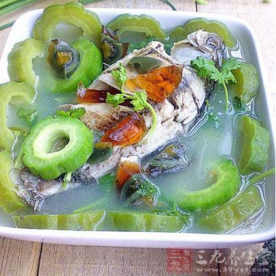 苦瓜皮蛋鲫魚湯