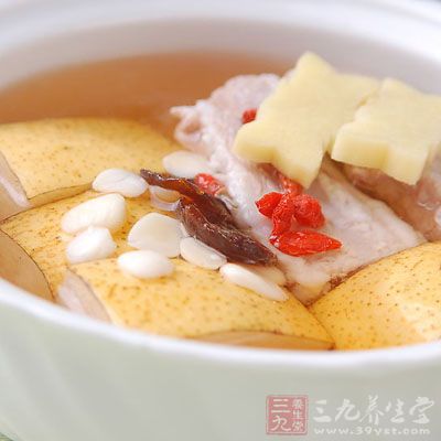 南杏炖雪梨