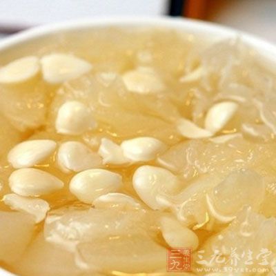南杏炖雪梨