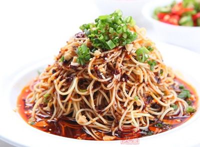 對於夏天降暑，吃涼面的功效不錯