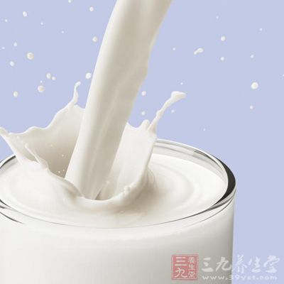 材料:鮮奶250克 材料:鮮奶250克