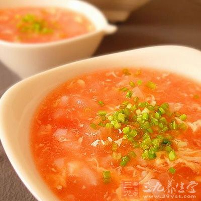 番茄富含維生素,銀耳滋陰潤肺,小米有健脾、和胃功效 番茄富含維生素,銀耳滋陰潤肺,小米有健脾、和胃功效
