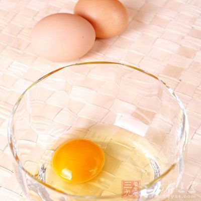 雞蛋加少許鹽