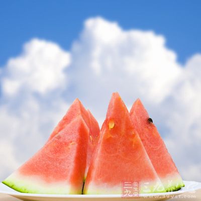 西瓜有清熱解暑的功用