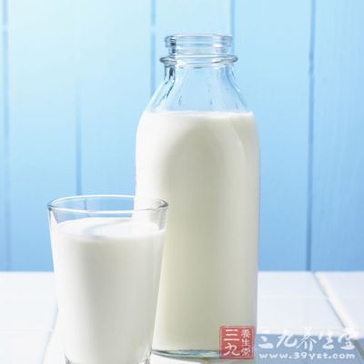 牛奶可供給孩子一定量的蛋白質