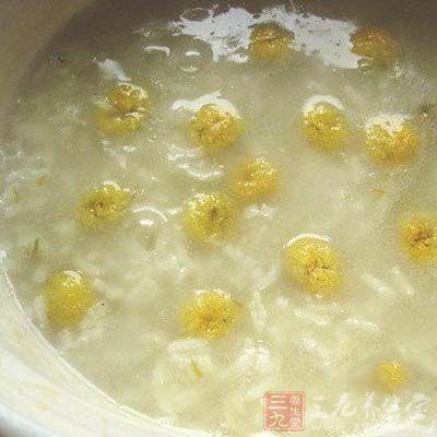 菊花粥具有清熱解毒的作用