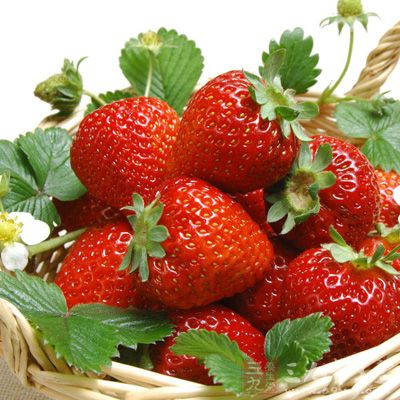 西紅柿、草莓含有的植物化學成分能阻止體內致癌物質的形成