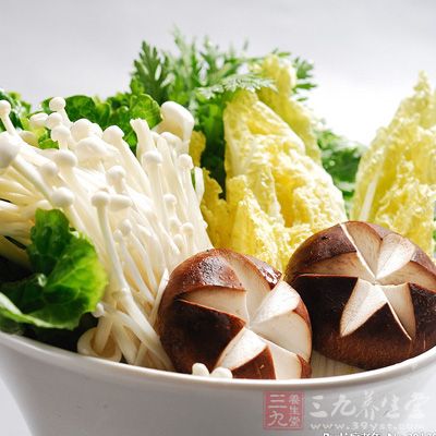 蔬菜洗干淨切好,加入酸奶攪拌 蔬菜洗干淨切好,加入酸奶攪拌