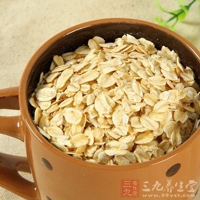 把50克燕麥片加入250克開水 把50克燕麥片加入250克開水