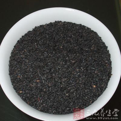 炒香芝麻,研末待用 炒香芝麻,研末待用