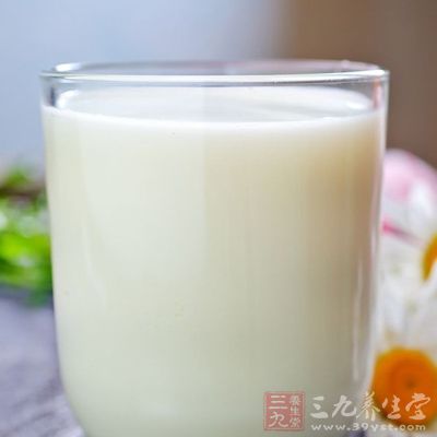 宜供給足夠的蛋白質:可選用牛奶 宜供給足夠的蛋白質:可選用牛奶