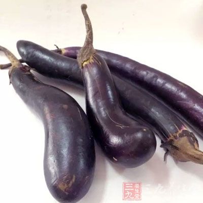 《本草綱目》上說“茄子味甘、性寒、無毒。主治寒熱