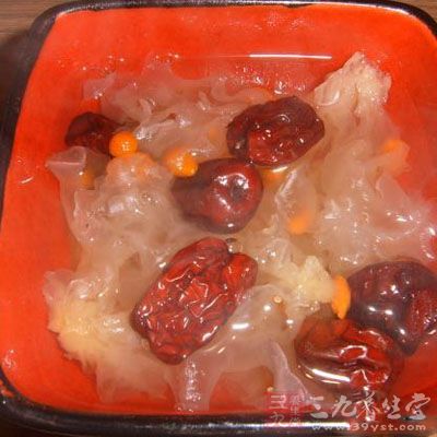 銀耳花生仁湯
