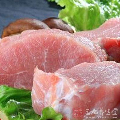 首先，要將豬瘦肉切成瘦肉絲