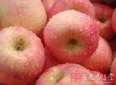 我們日常生活中吃的蘋果中富含一定的膳食纖維