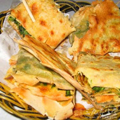 切成小塊,淋上煉乳,自己搭配喜歡的水果 切成小塊,淋上煉乳,自己搭配喜歡的水果
