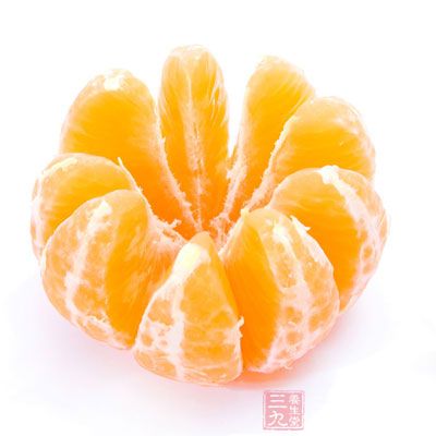 吃橘子時，不要將橘瓣外的白色筋絡撕去
