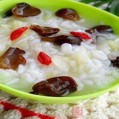 木耳甜棗粥