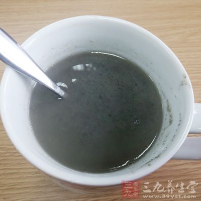 多吃牛奶、藕、芝麻、木耳、豆類、豬肝等