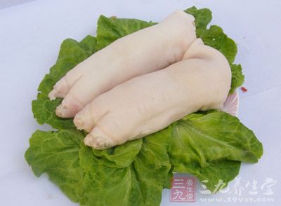 豬蹄有效改善機體生理功能和皮膚組織細胞的儲水功能，防止皮膚過早褶皺，延緩皮膚衰老
