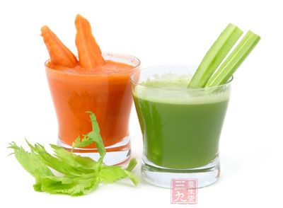 天然綠色果蔬汁既能及時補充水份，又能有效解決饑餓感