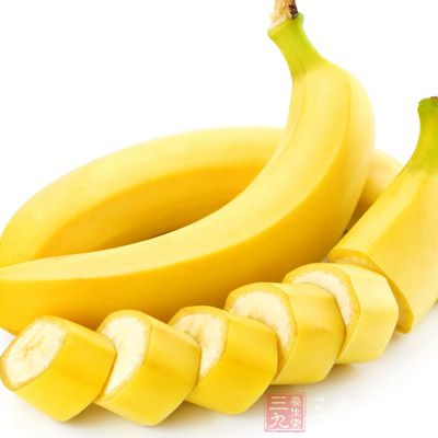 香蕉中的鉀元有降低血壓、保護動脈內壁的作用，並含有大量血管緊張素轉化酶抑制劑等化合物，有控制血壓的作用