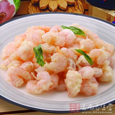 蝦仁的通乳作用較強，並且富含磷、鈣、對小兒、孕婦尤有補益功效
