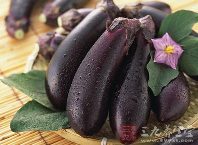 茄子富含蛋白質、脂肪、碳水化合物、維生素以及多種礦物質