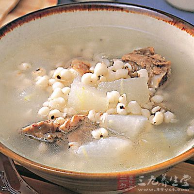 冬瓜薏米雞腳煲綠豆湯作用：清熱解毒，有利於去體內的濕氣和火氣