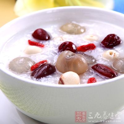 龍眼紅棗粥功效：養心補脾，滋補強壯