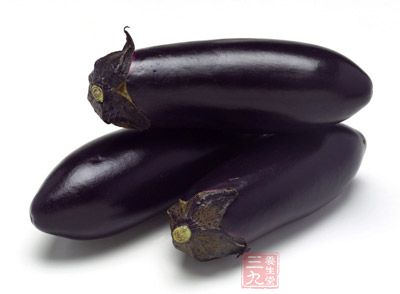 茄子含有大量的維生素P，維生素P可以增強人的毛細血管的彈性，防止血管破裂出血