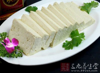 豆腐所含的營養是非常的豐富，它的蛋白質可以幫助我們腸胃的消化
