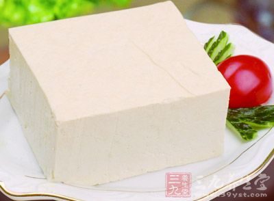 豆腐是清熱養生食材，它適合熱性體質、口臭口渴、腸胃不清、熱病後調養者食用