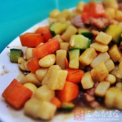 適量醬油翻炒至料熟即可