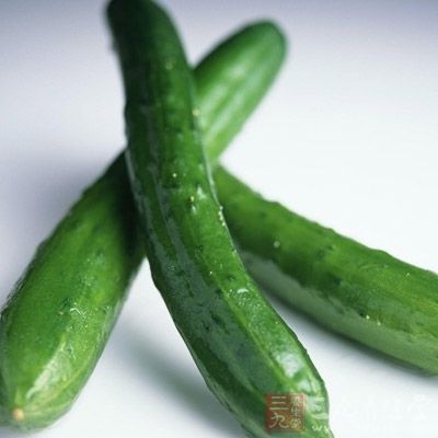 黃瓜含有豐富的B族維生素，對改善大腦和神系統功能有利，能安神定志，輔助治療失眠症