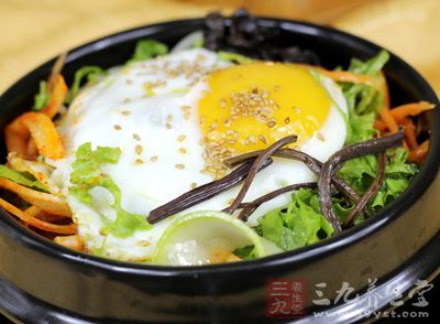 石鍋拌飯”又稱韓國拌飯