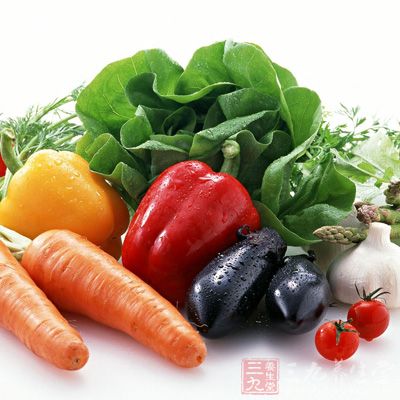蔬菜等原料都准備好洗干淨，瀝干水分