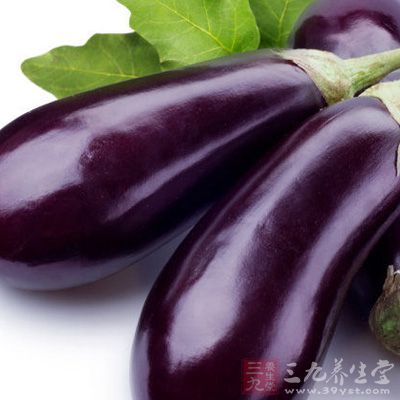 茄子中所含的維C和皂草甙，具有降低膽固醇的功效