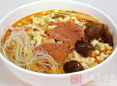羊肉泡馍簡稱羊肉泡、泡馍