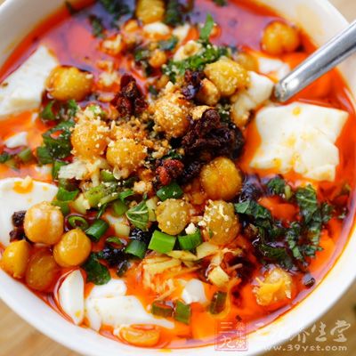 豆花泡馍是陝西省西府寶雞鳳翔地區漢族風味名小吃